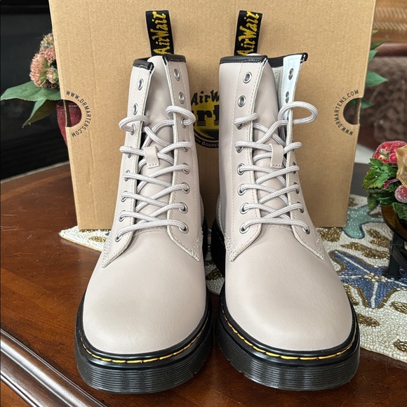 Brand New Dr. Martens Zavala Vintage Taupe Leather Lace Up Boots Combat - Picture 3 of 16